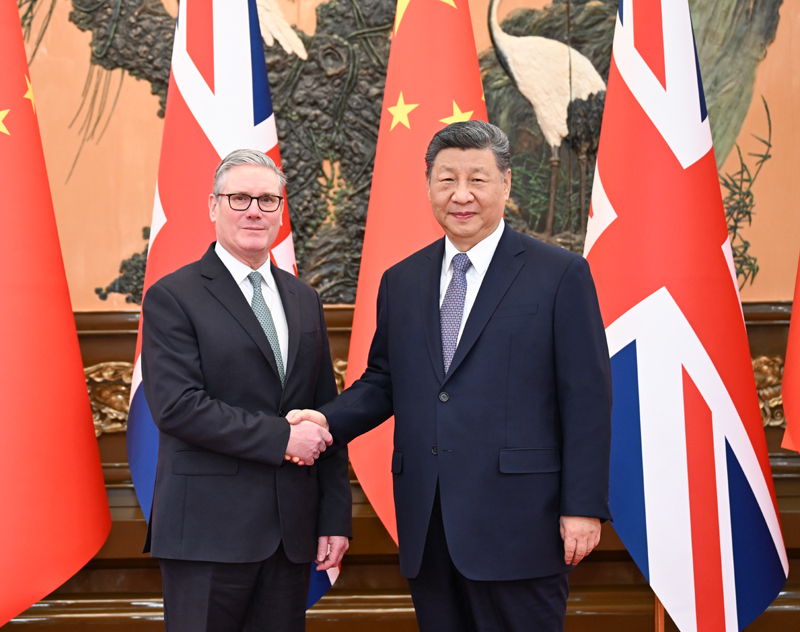 习近平会见英国首相斯塔默